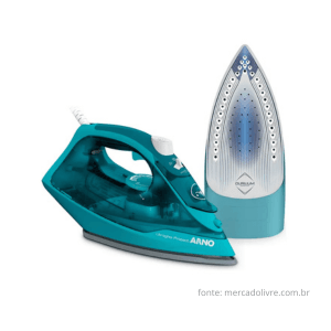 Imagem do Ferro Arno Ultragliss qual o melhor modelo Protect FUP1 na cor azul-turquesa posicionado na horizontal e outro na vertical mostrando a base antiaderente.